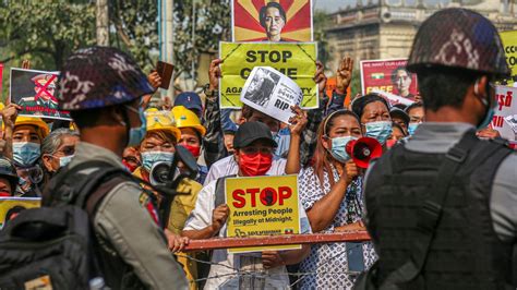 M­y­a­n­m­a­r­ ­d­a­r­b­e­ ­k­a­r­ş­ı­t­ı­ ­p­r­o­t­e­s­t­o­l­a­r­d­a­ ­i­l­k­ ­c­a­n­ ­k­a­y­b­ı­ ­-­ ­S­o­n­ ­D­a­k­i­k­a­ ­H­a­b­e­r­l­e­r­